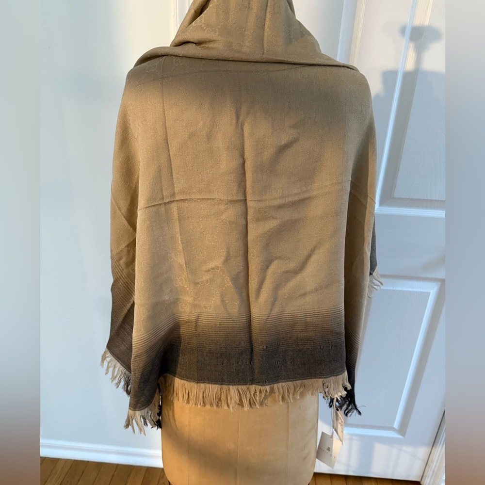 Gucci Beige and Black Scarf - Picture 2 of 6